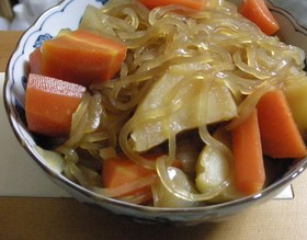 肉無し肉じゃがにマロニーを・・・(ク・普