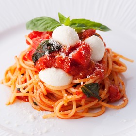 バジルとモッツァレラのトマトパスタ