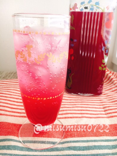 お砂糖なし！レモンで赤紫蘇ジュースの写真