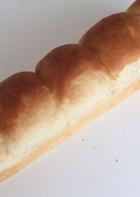 スリム型でシンプルな食パン