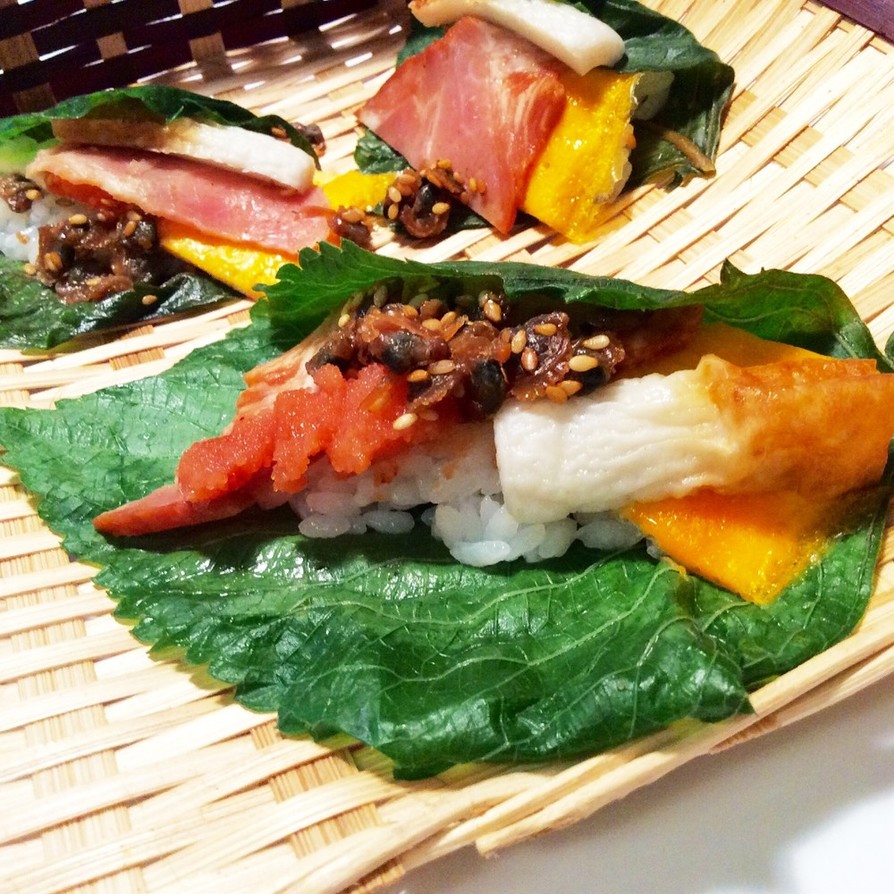 エゴマ葉で手巻き寿司の画像
