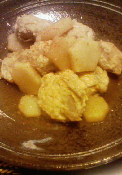 鶏とごぼうのつくねと長芋の煮物の写真