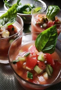 トマトとバジル　夏野菜サラダのスープ