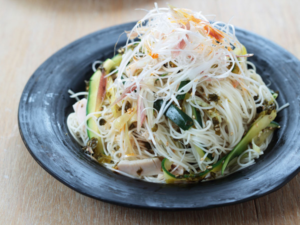 ズッキーニとハムの高菜和えめん