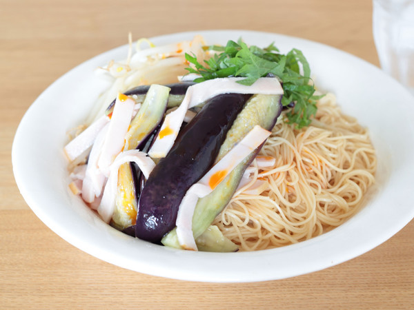 蒸しなすとハムの混ぜそうめん