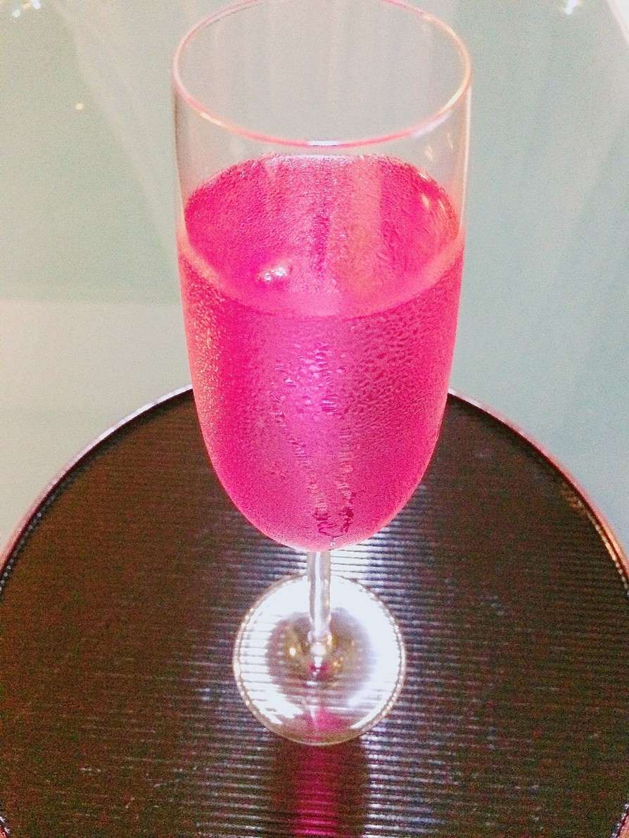 お酢と紫蘇のジュースの画像