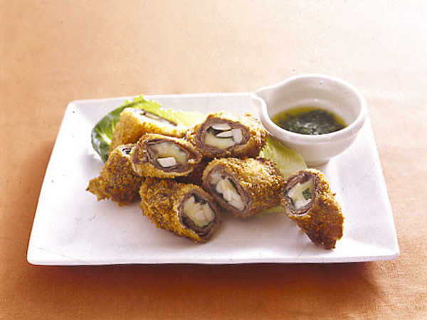 きのことチーズの肉巻きフライ