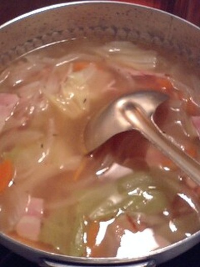 キャベツの重ね煮スープの写真