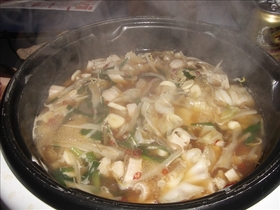 醤油ベースのモツ鍋