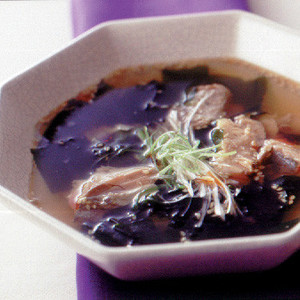 鮭とわかめの韓国風スープ