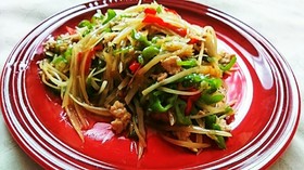 じゃがいもと鶏ひき肉のチンジャオロース