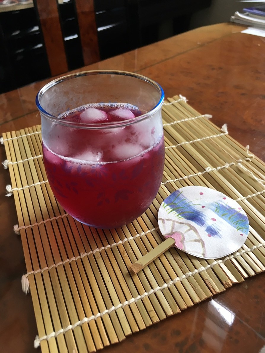 赤紫蘇ジュースの画像