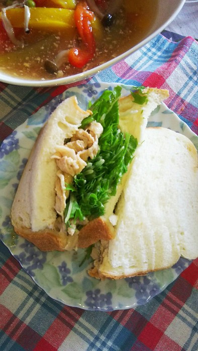 豚しゃぶと水菜のサンドイッチの写真