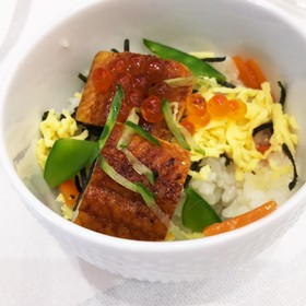夏バテ防止に!うなぎちらし寿司♡
