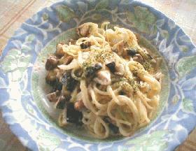 残り物何でも入れて!にんにくクリームスパ。濃いぃぜ。