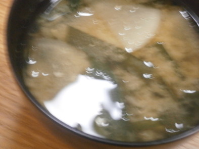 一人御膳□大根とわかめのお味噌汁の写真