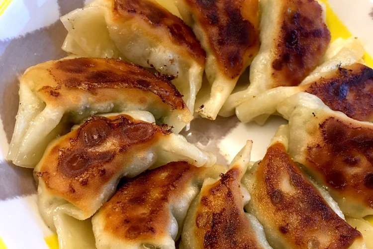 カリカリ肉餃子 タレなしでお弁当にも レシピ 作り方 By Gumemi Tam クックパッド 簡単おいしいみんなのレシピが360万品