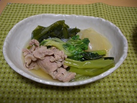 豚肉とわかめ煮物、スープとしてもOK♪