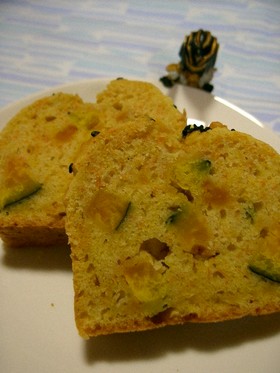 キンちゃんの昼寝(人参と南瓜のケーキ)