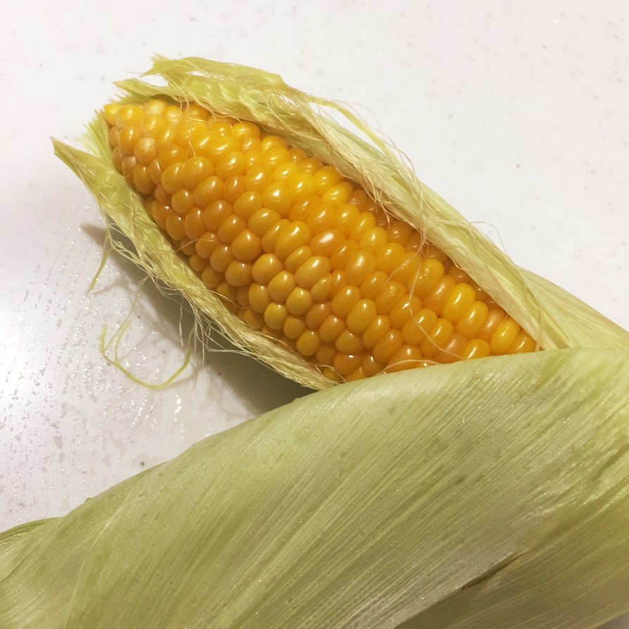 レンジで簡単甘くなるトウモロコシの茹で方の画像