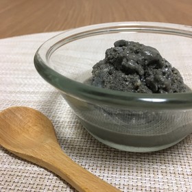 後味サッパリ!豆乳と甘酒の黒ごまアイス