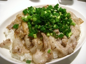ねぎテンコ盛り~♪の塩豚丼