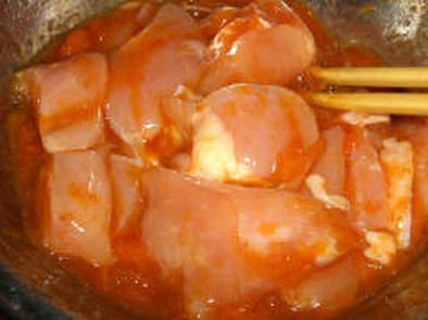 柿でやわらか、鶏ムネ肉ピカタの写真
