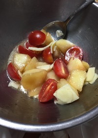 桃とミニトマトのサラダ