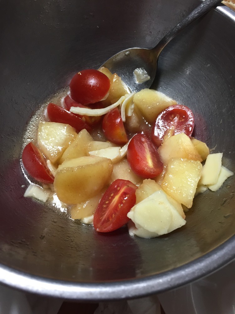 桃とミニトマトのサラダの画像