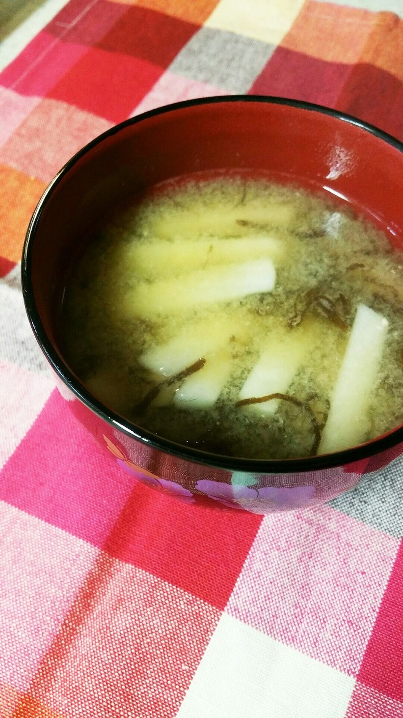 生もずくと山芋の味噌汁の画像