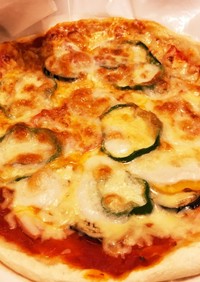 たっぷりチーズ&たっぷり野菜のピザ
