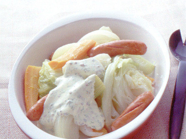 野菜とソーセージのホットサラダ