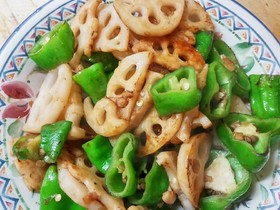 今が旬な、万願寺唐辛子と蓮根のつゆ炒め