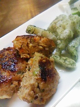 鶏バーグ☆レンコン入り☆おまけに味噌味☆