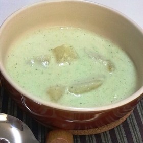とろろ芋と豆腐とカブの豆乳スープ