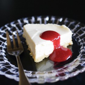 簡単レアチーズケーキ。松の実入り。