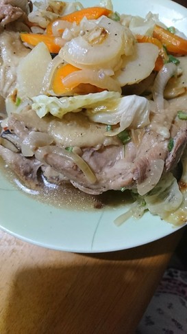 具だくさん野菜と骨付き肉の和風煮込み