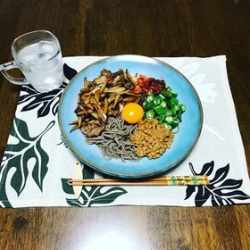 夏バテ防止!ヒンヤリ牛コロネバネバ蕎麦!