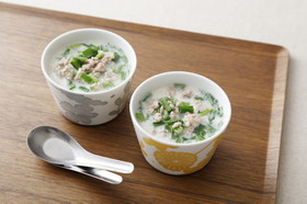ニラとひき肉の豆乳スープ