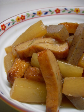大根とさつま揚げとこんにゃくのピリ辛煮♪