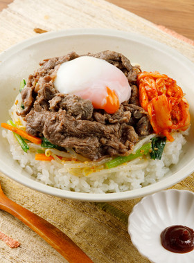 たっぷりナムルと塩麹牛肉の絶品ビビンバ丼