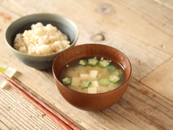 オクラと豆腐の味噌汁
