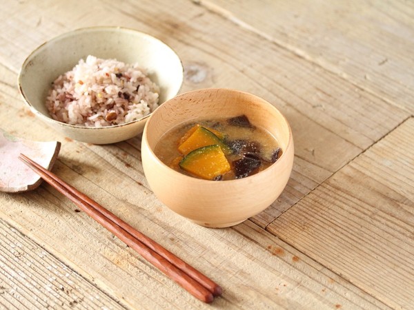 かぼちゃと生きくらげのごま味噌汁