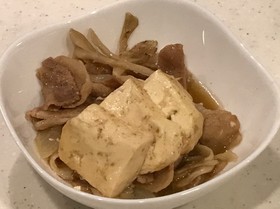 甘辛ニンニク効いた、豚バラ舞茸の肉豆腐!