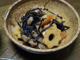 ひじきの煮物(ちくわぶ入り)