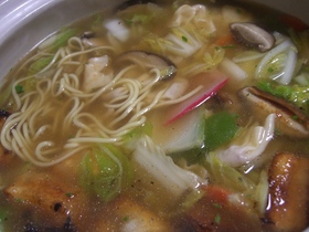 冷凍シュウマイとワンタンの中華風!野菜鍋