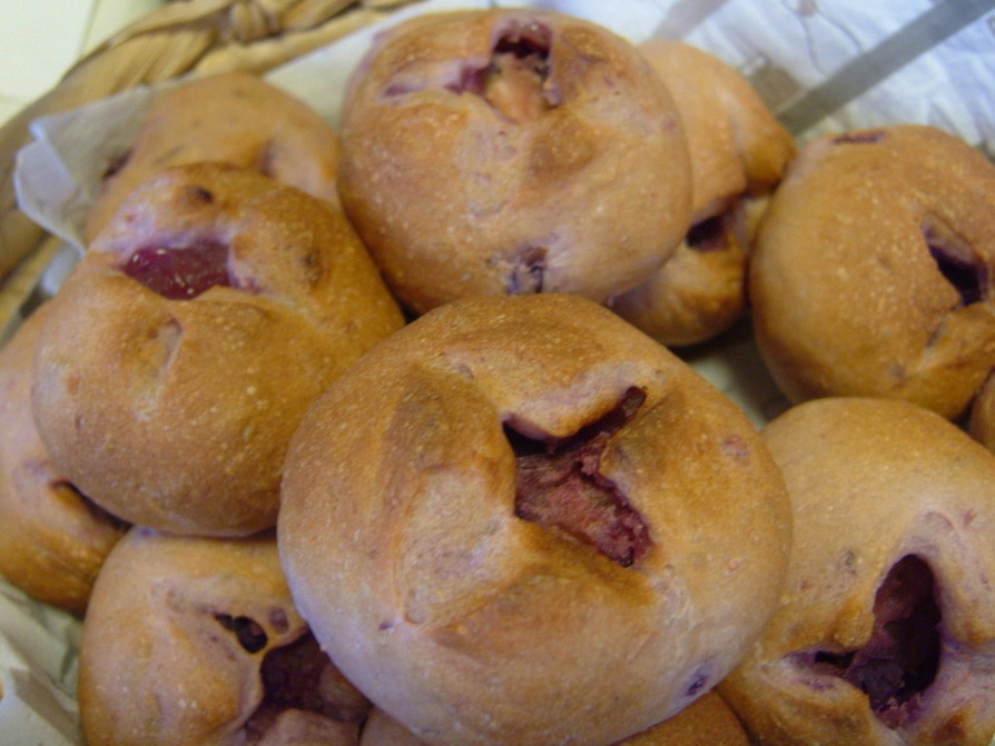 紫芋パンのアンパン･･イーストのパンの画像