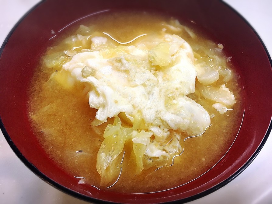 簡単！キャベツと卵のお味噌汁の画像