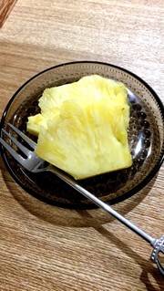 パイナップルの切り方の写真