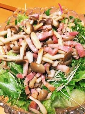 サラダに乗っけて◎キノコベーコン炒め